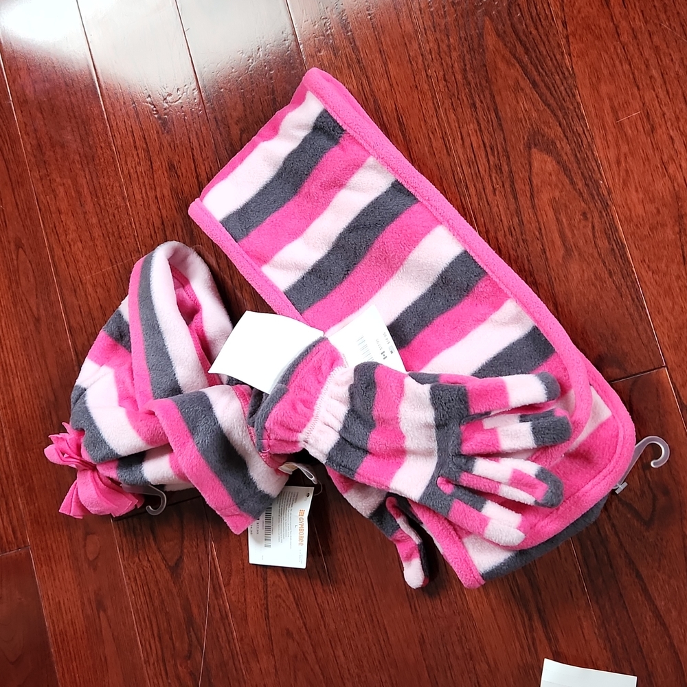 Hat, gloves and scarf set
